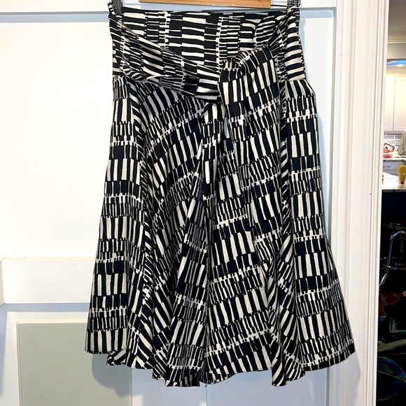 Club Monaco Silk  Black And White  Skirt - Picture 4 of 10